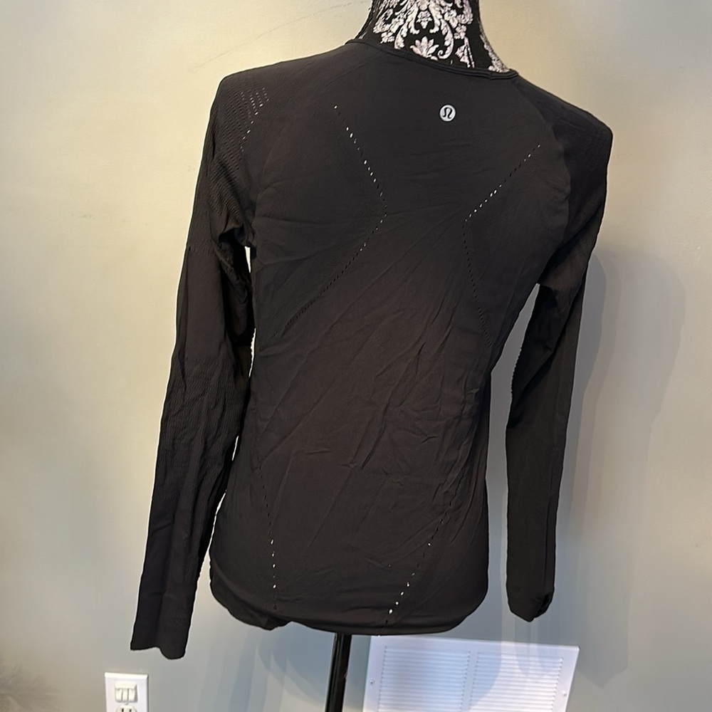 Lululemon size 8 Longsleeve Top - Picture 2 of 3